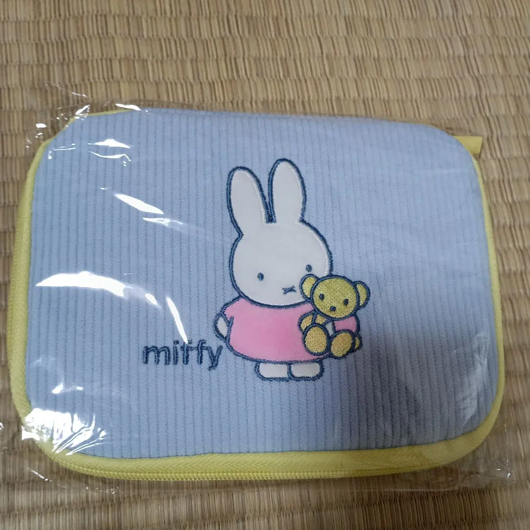 Thumbnail of Miffy pouch, light blue