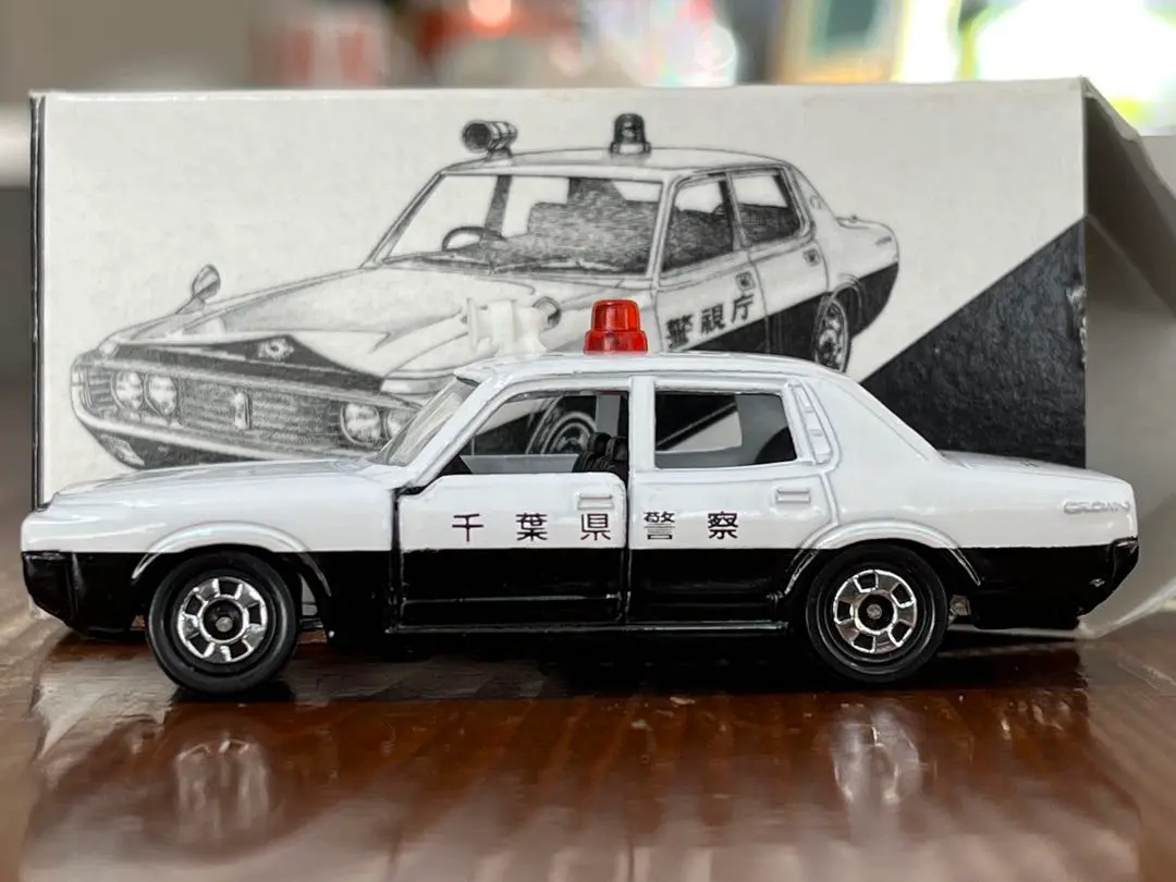 ミニカーショップイイノ　オリジナルトミカ　スカイライン パトカーの６台セット Amazon.co.jp: ミニカーショップイイノ オリジナルトミカ