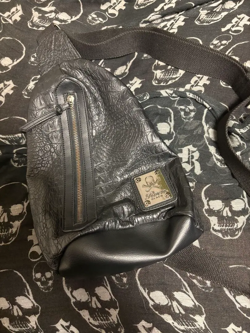 【未使用品】Roen ロエン クロコ型押し ボディバッグ 黒 ドクロ装飾 未使用品】Roen ロエン クロコ型押し ボディバッグ 黒 ドクロ