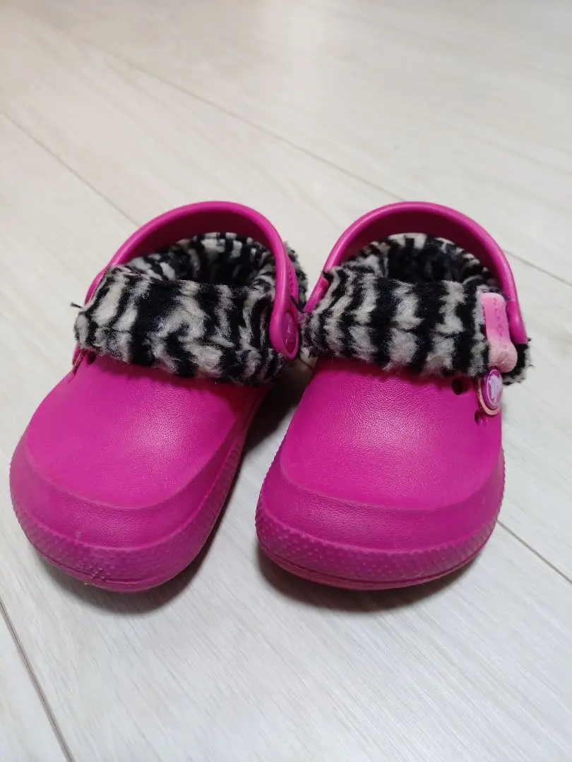 crocs ゼブラ柄 クロッグサンダル 23cm ゼブラ柄 23cm ヒョウ クロックス ブラック シャワーサンダル