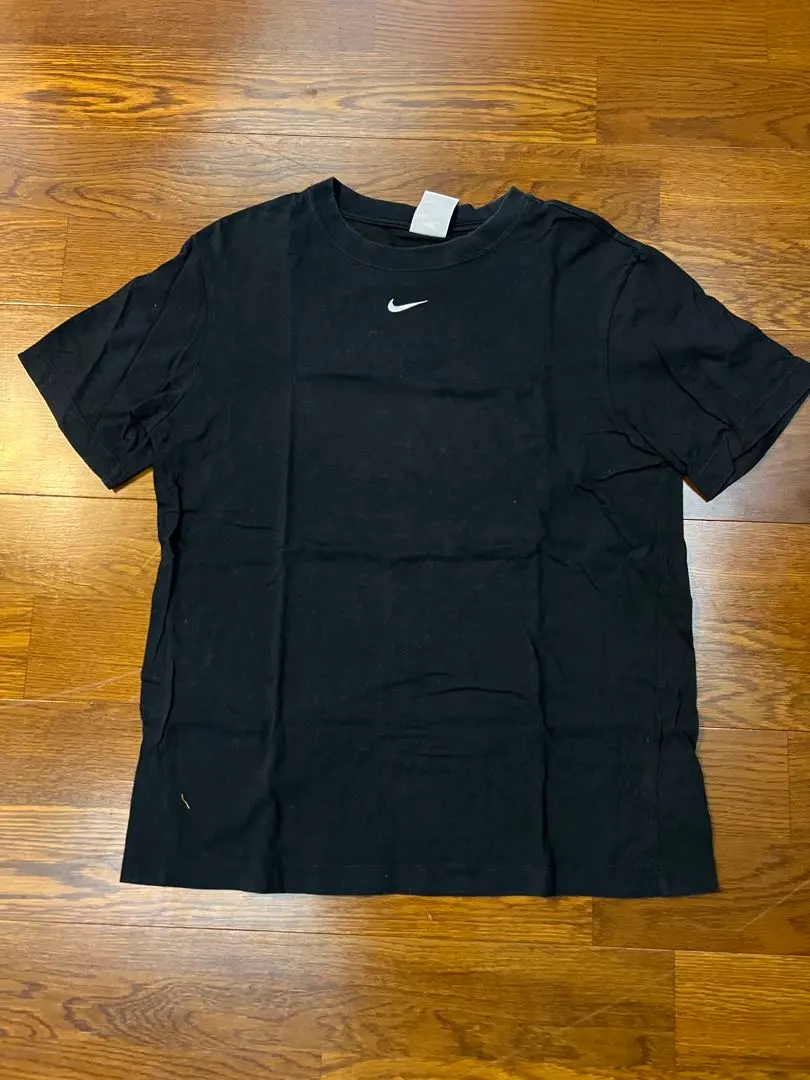 Nike | 黑色 T 恤 的縮圖