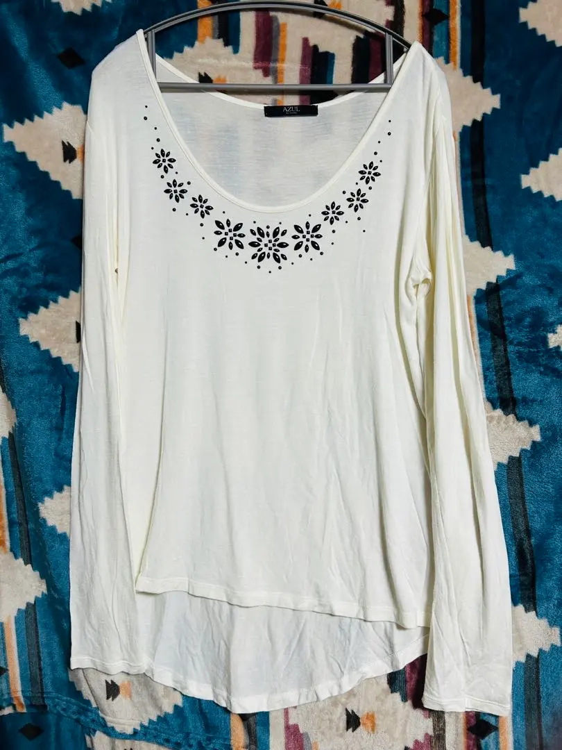 Thumbnail of AZUL by moussy Ivory Long Sleeve T-shirt M