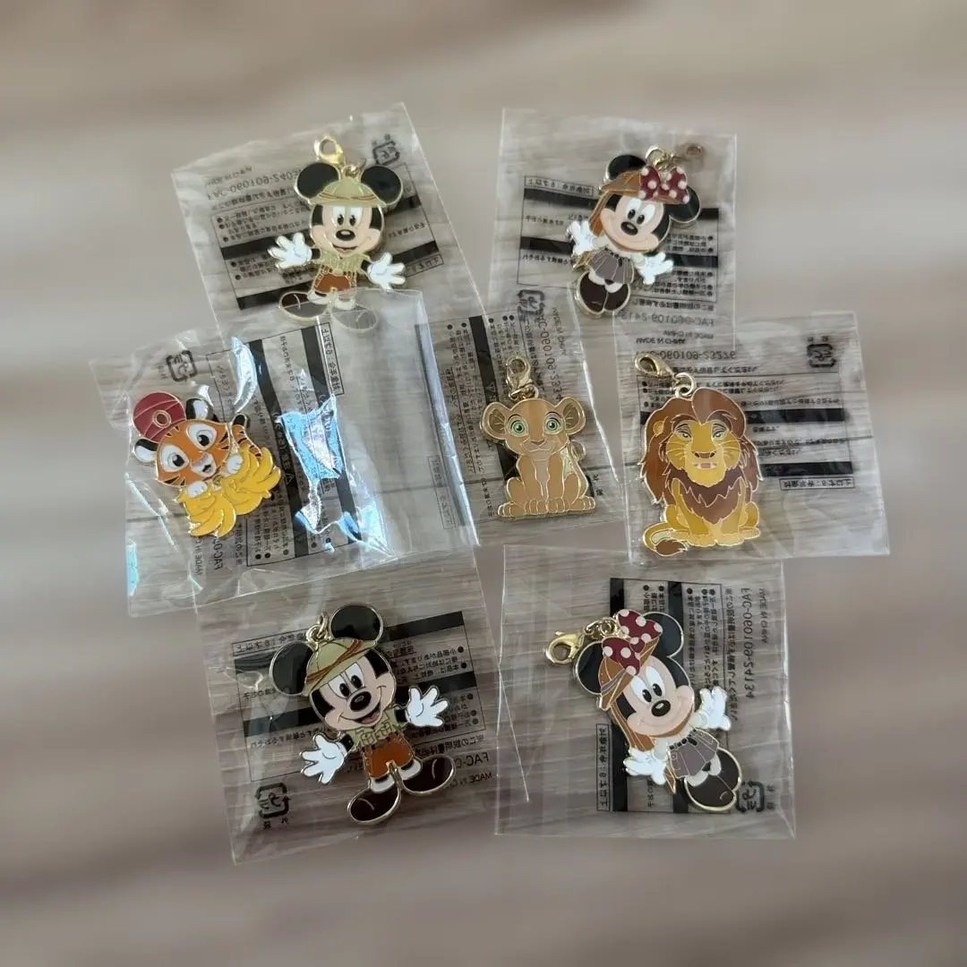 迪士尼角色 胸章、吊飾 7個一套 的縮圖