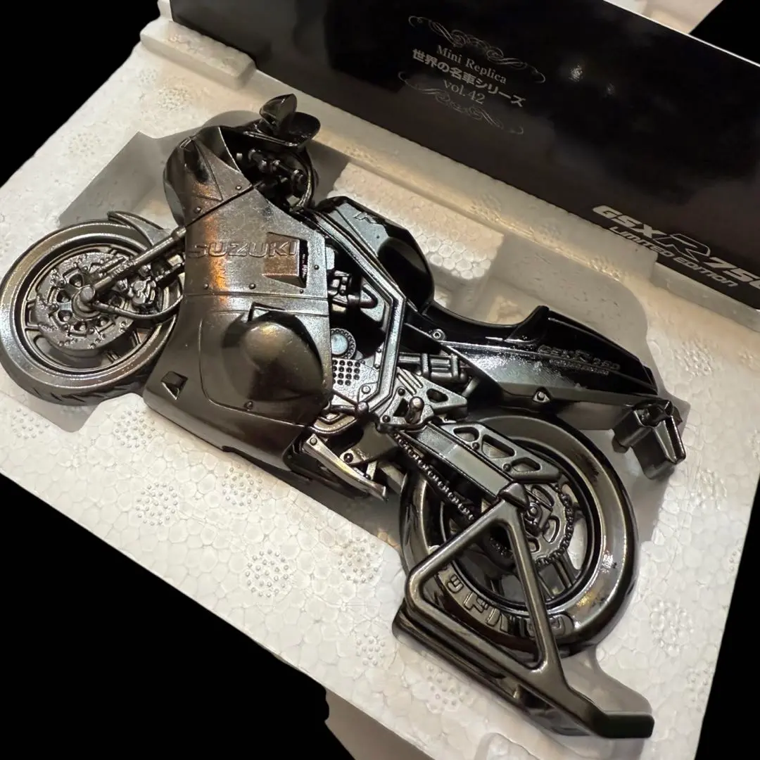 Thumbnail of GSX-R750 Limited Edition Mini Replica vol. 42