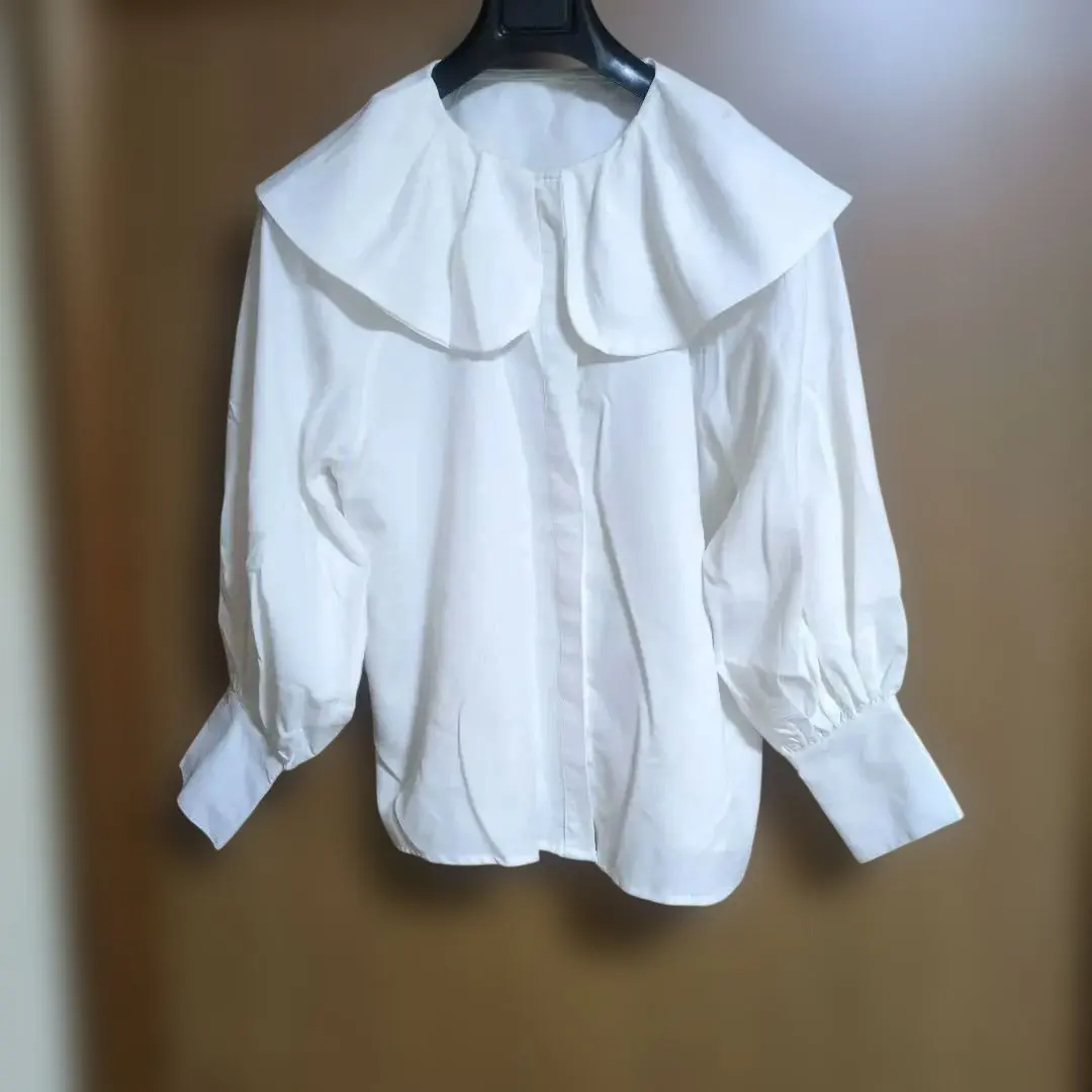 Thumbnail of Great deal! White blouse with a large collar, size M-L
