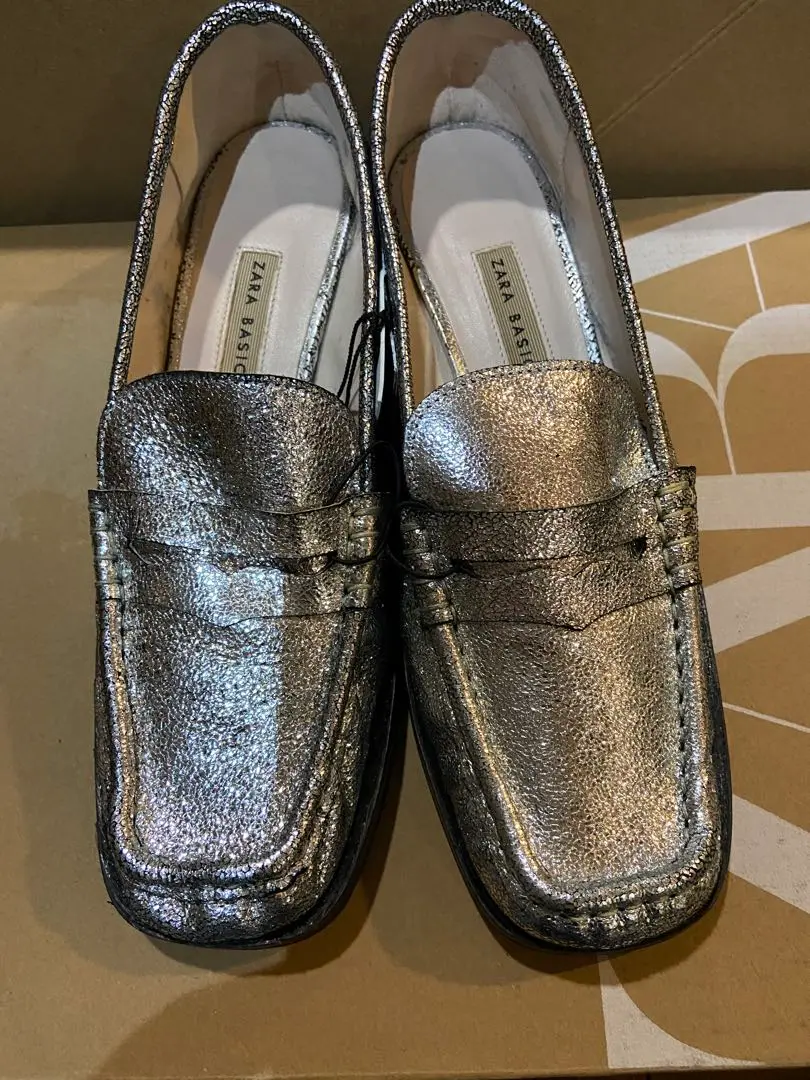 新品未使用 ZARA ザラ シルバーローファー 37 ZARA（ローファー/革靴 ・ シルバー/銀色系）のフリマアイテム一覧