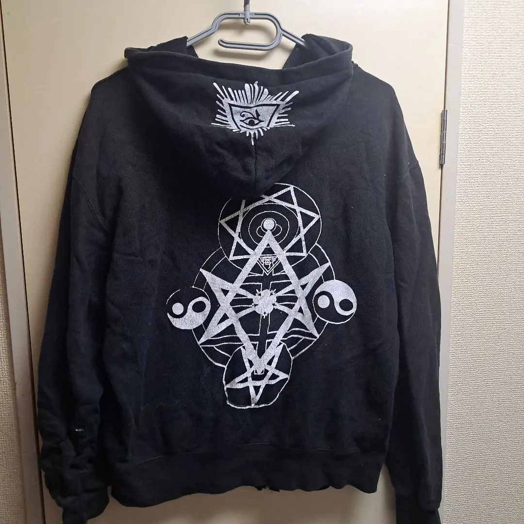 卡爾托尼亞 瀕死衣料 拉鍊連帽衫 連帽衫 阿萊斯特·克勞利 的縮圖