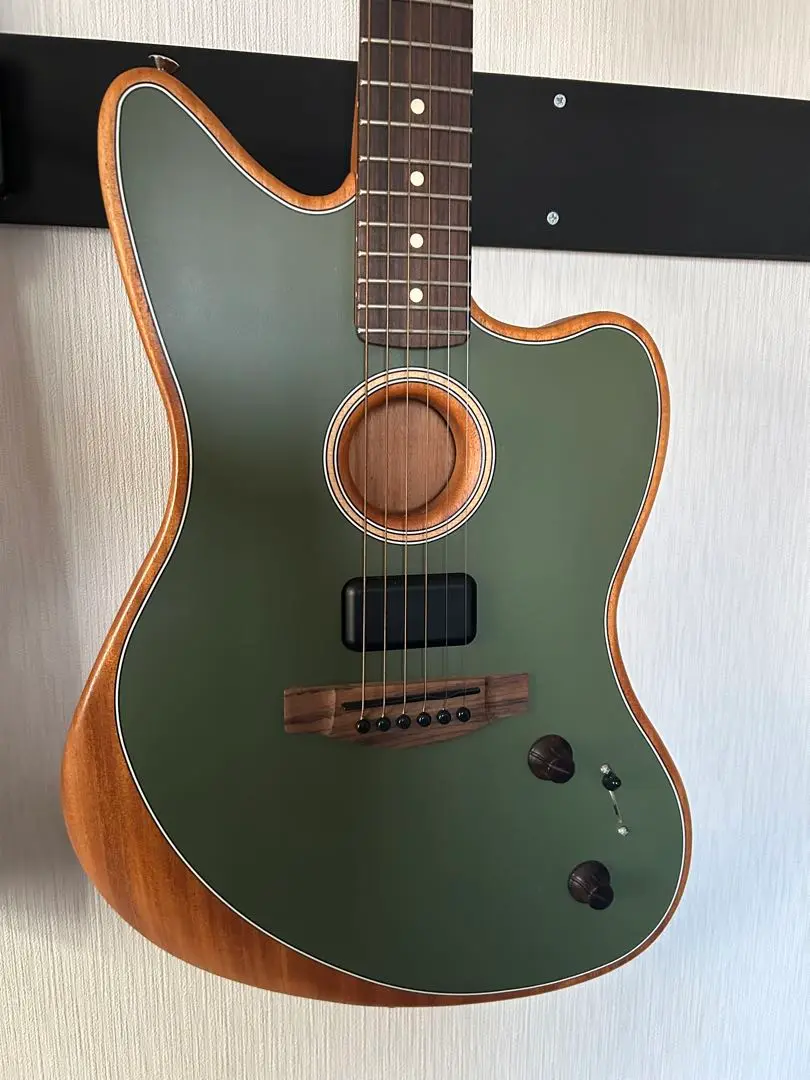 Fender Newporter ギターオリーブグリーン、ストラップケース付美品 Fender Newporter ギターオリーブグリーン、ストラップケース付