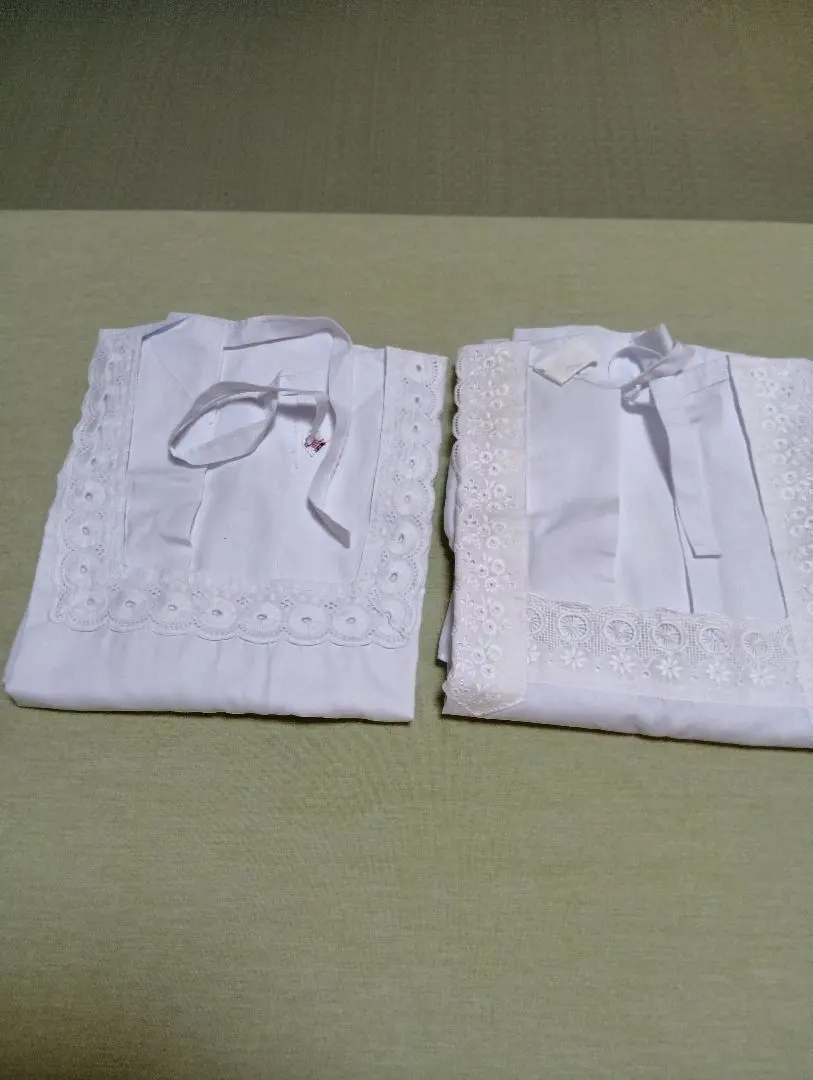 Thumbnail of Set of 2 white embroidered aprons