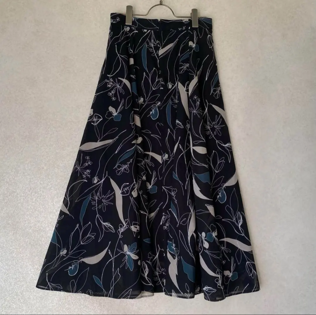 Thumbnail of Excellent condition United Arrows, retail price 17,600 yen, sheer flare skirt, long length