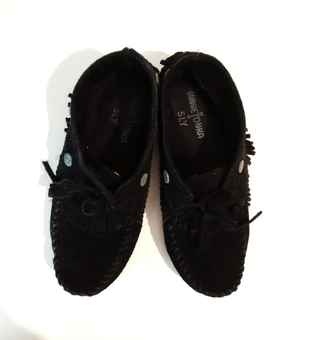 MINNETONKA黑色麂皮流蘇莫卡辛鞋 的縮圖