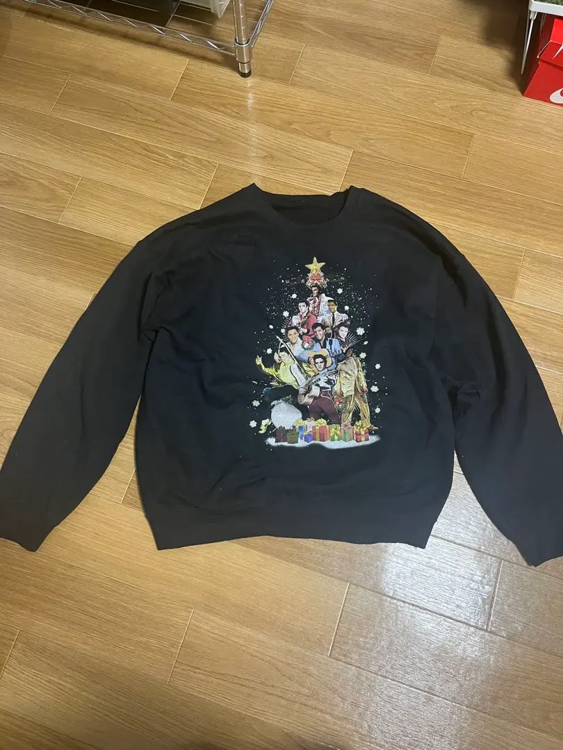 Thumbnail of Used clothing sweatshirt
