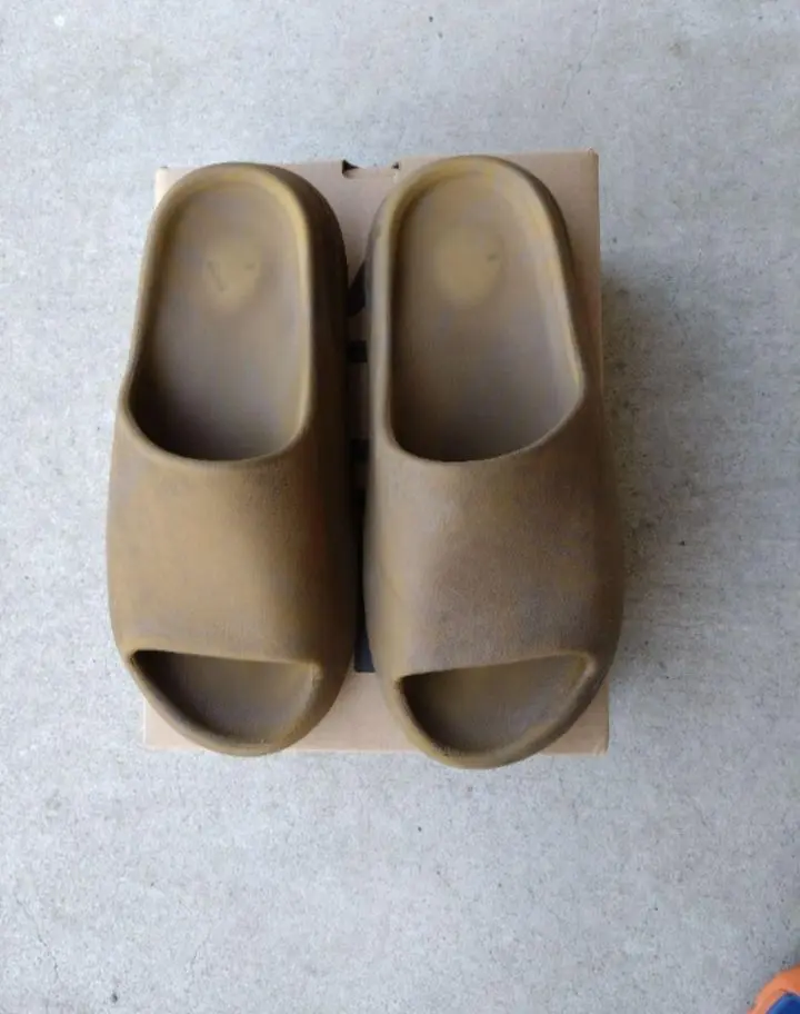 人気話題 イージースライドオークル adidas Yeezy Slide Ochre 2025年最新】adidas yeezy slide ochre アディダス イージー