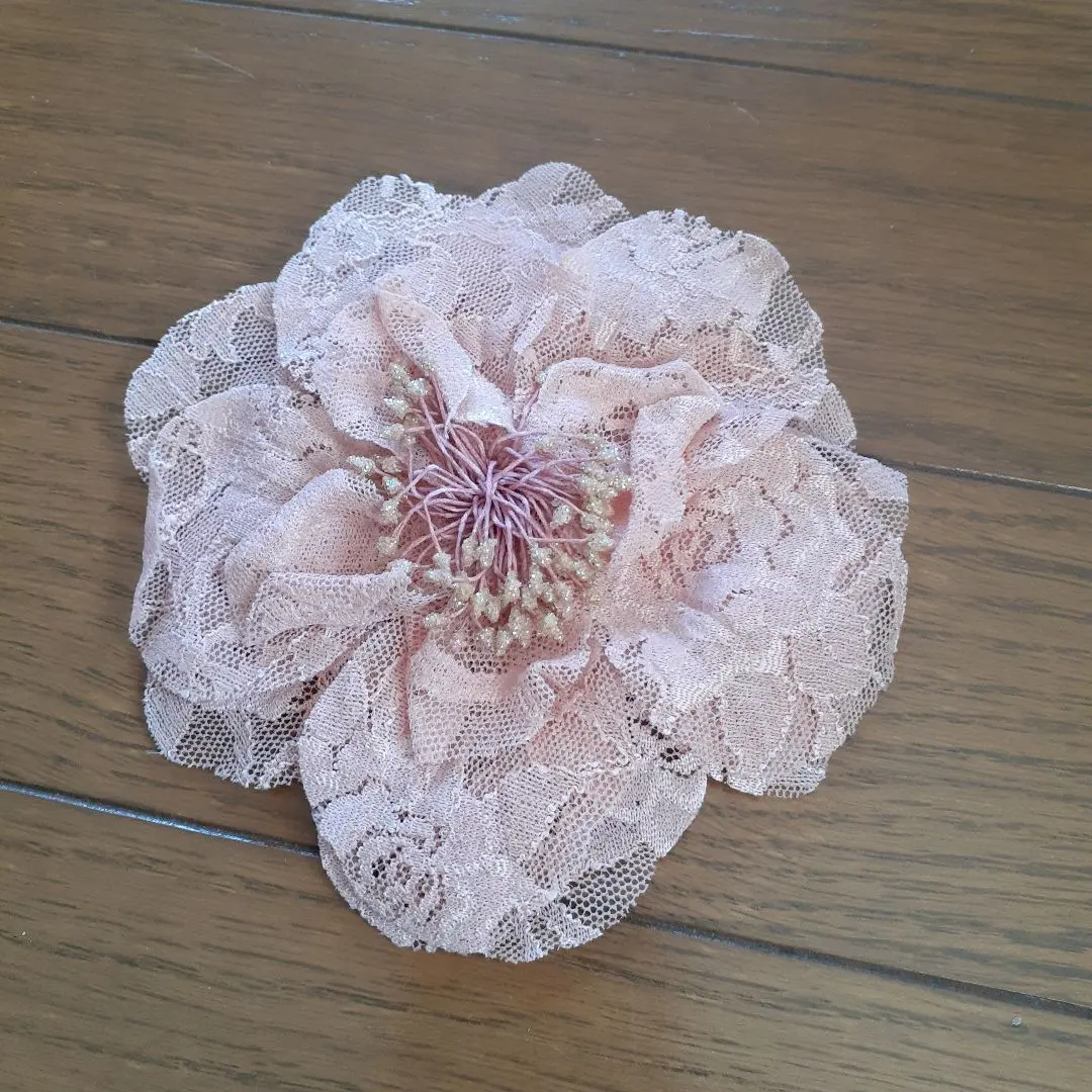 粉色蕾絲花朵胸針 直徑12厘米 全新未使用！ 的縮圖