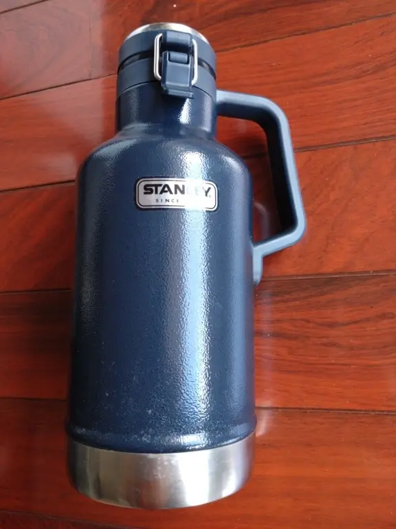 スタンレー グロウラー 旧ロゴ 貴重 廃盤 1.9リットル 希少・廃盤品】STANLEY スタンレー グロウラー(旧ロゴ) - メルカリ