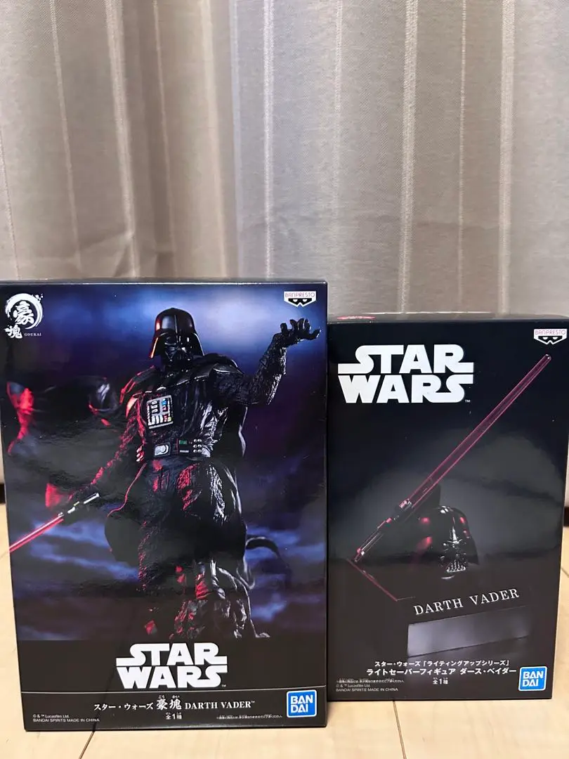 【新品未開封】光る！ライトセーバーフィギュア ダースベイダー 非売品 ディズニー スターウォーズ ダースベーダーライトセーバーが光るフィギュア