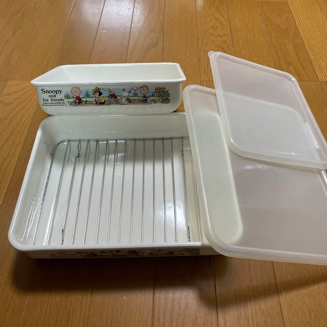 古いホーロー容器　4点まとめて　蓋付き　3/4　中　バット　琺瑯 野田琺瑯 スクウェア S サイズ 密閉蓋付 ホーロー 保存容器 密閉
