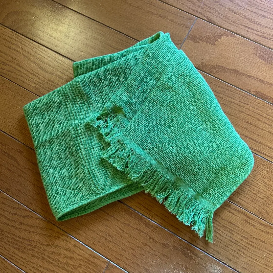 Thumbnail of Green scarf with fringe