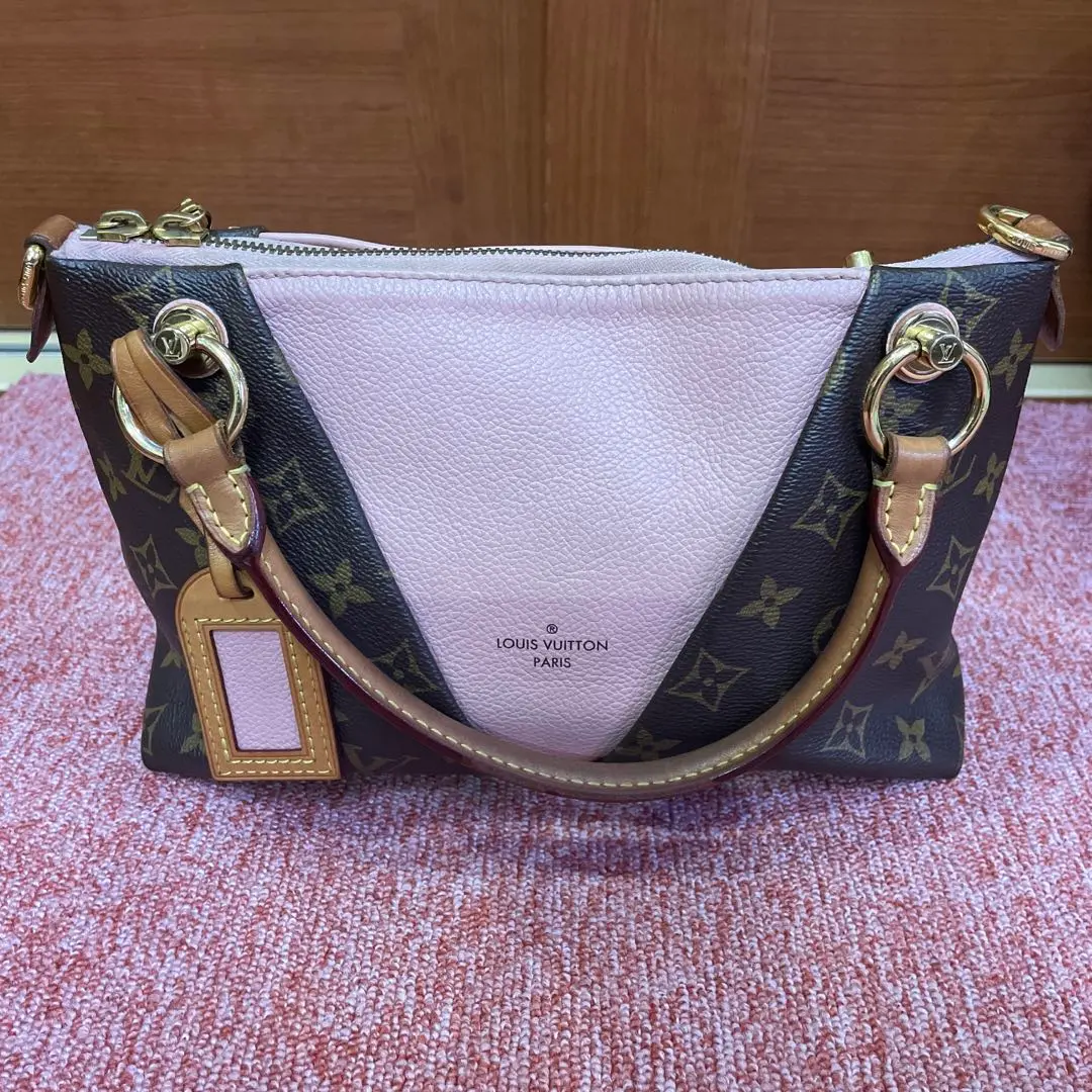 残り僅か LOUIS VUITTON V トート BB 関税込 2way レザー 19S 新品未使用品の『ルイヴィトン モノグラム VトートBB』を高価
