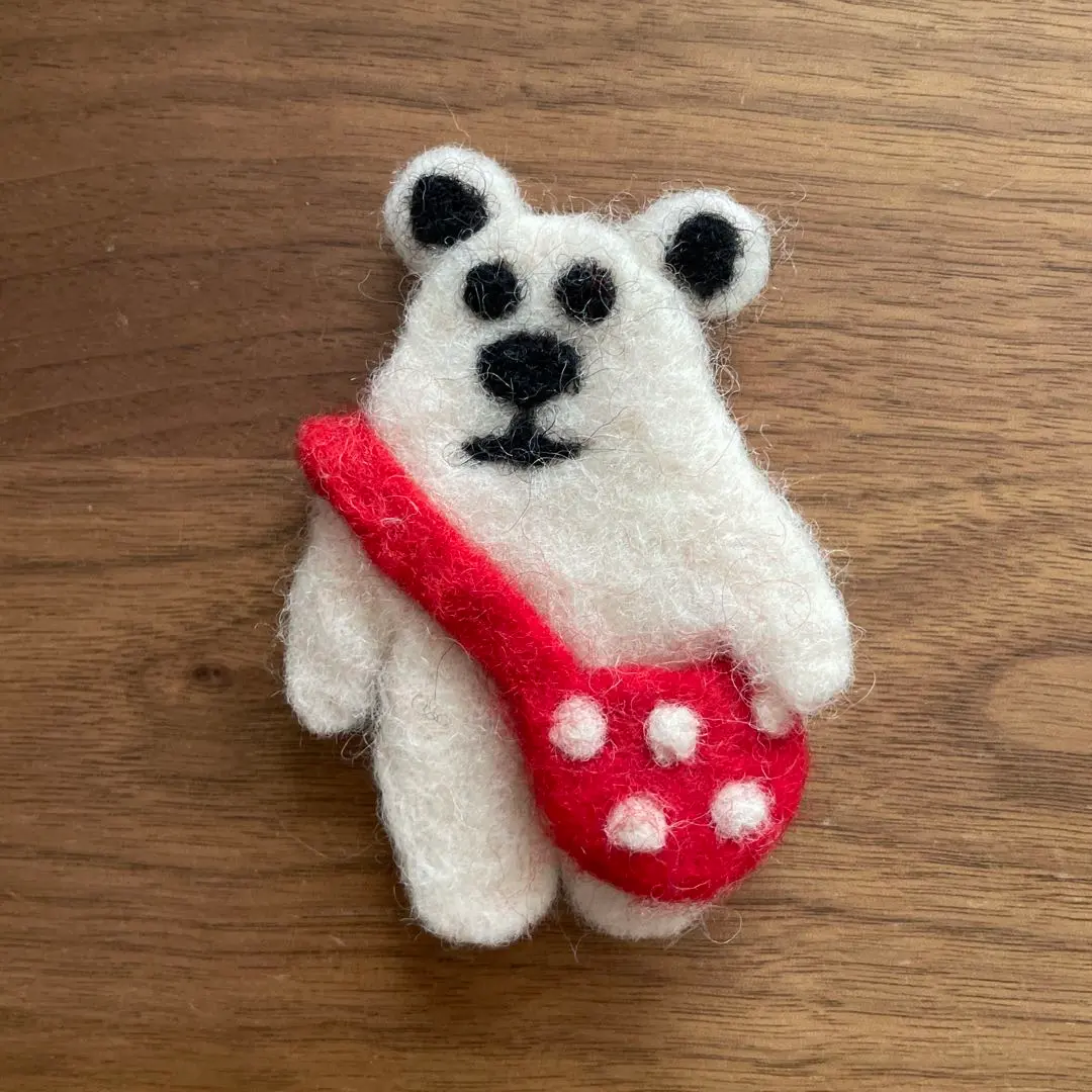 北極熊胸針 毛氈 手工製作 的縮圖