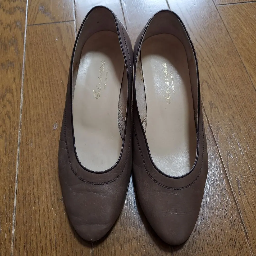 Thumbnail of Brown pumps, 23 cm