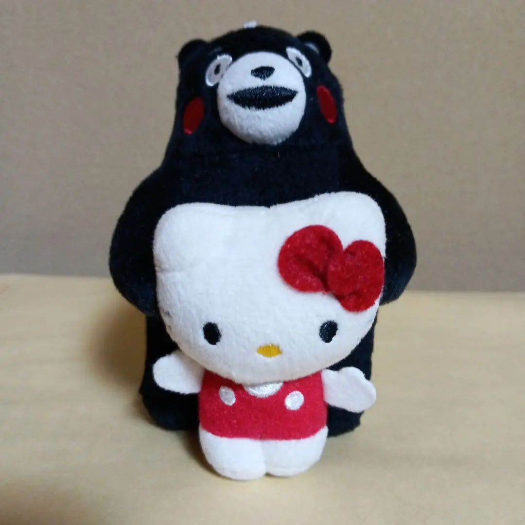 【新品】　ハローキティ　くまモン　熊本　マスコットぬいぐるみ　ご当地　レア！ 新品】 ハローキティ くまモン 熊本 マスコットぬいぐるみ ご