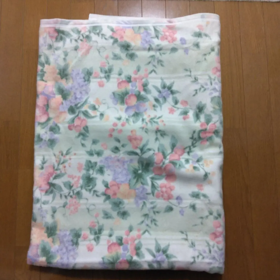 Thumbnail of Floral fleece blanket