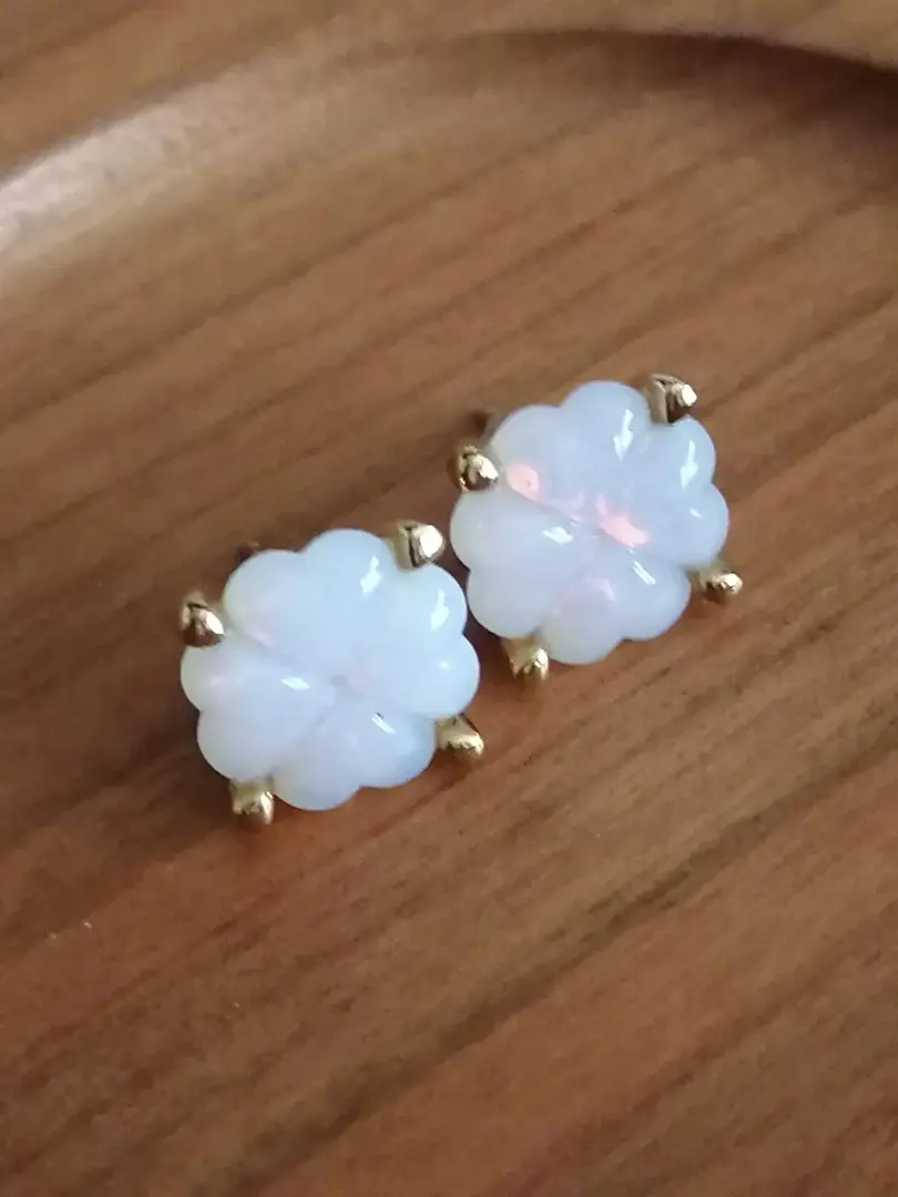 Baccarat バカラ トレフル ピアス ホワイト 難あり spec_800_00100330499998124001.jpg