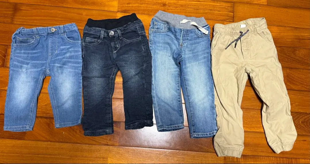 Thumbnail of Baby pants, size 80, set of 4