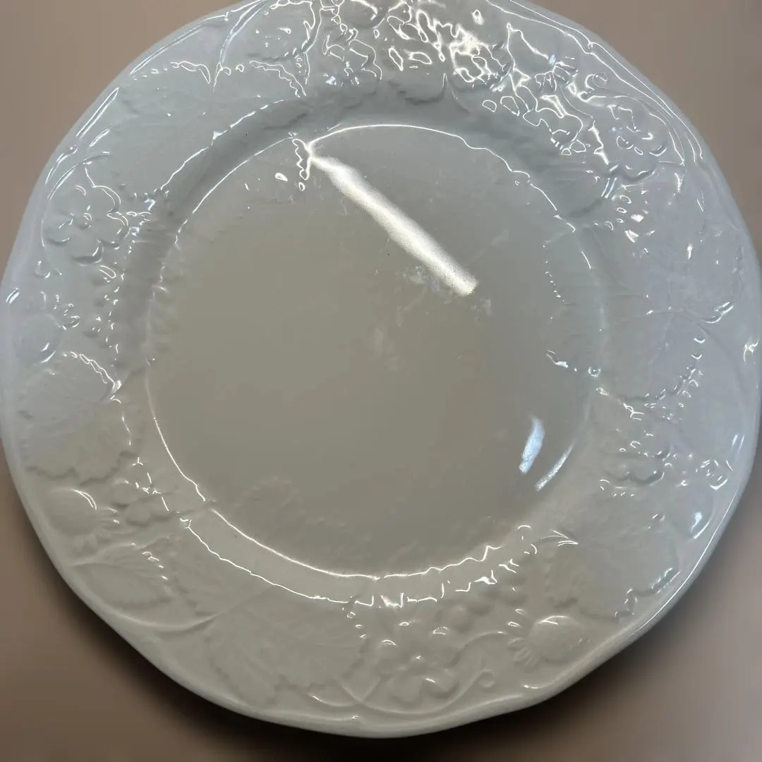 Thumbnail of Wedgwood Plate - White with Floral Pattern