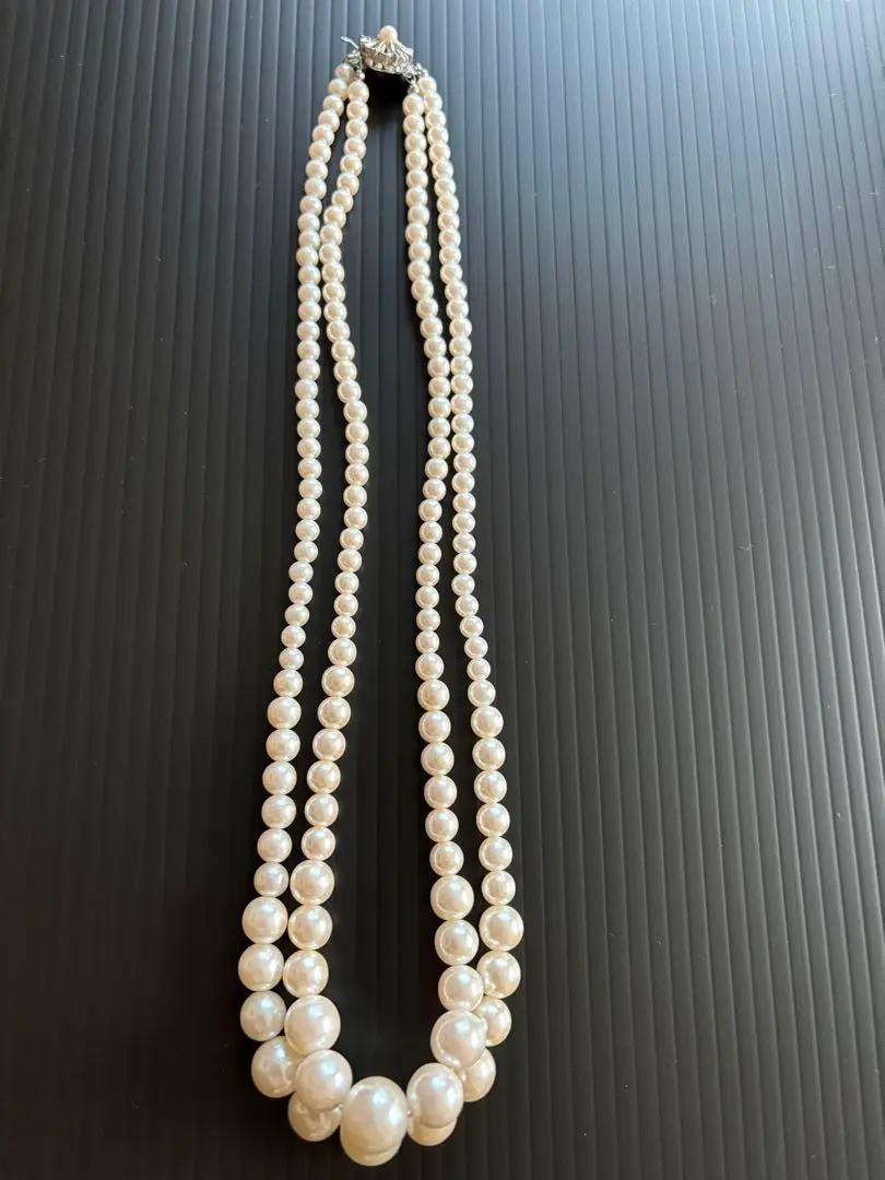 Thumbnail of Two-strand pearl necklace (imitation)