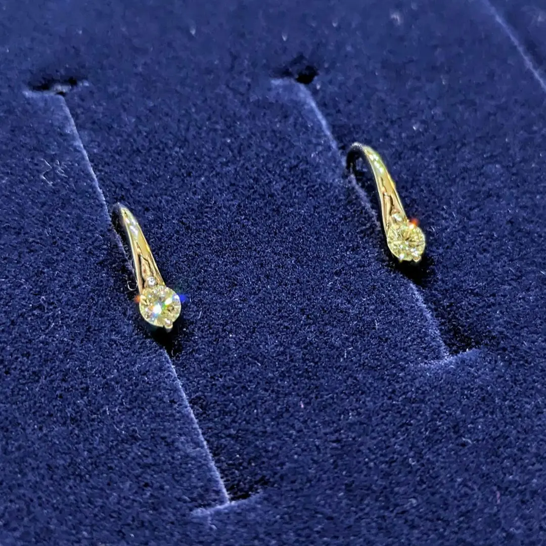 K18WG 3連ダイヤモンドトップ K18WG トリートブルー ダイヤモンド ペンダントトップ 0.40ct