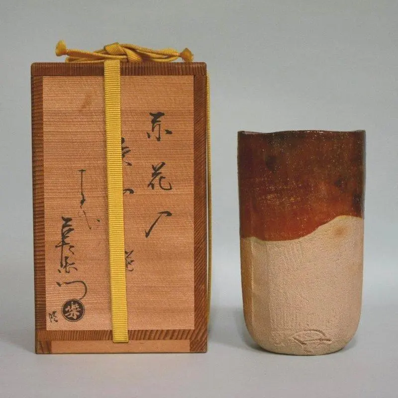 Thumbnail of Tea Ceremony Utensils, Raku Ware, Red Flower Vase, Keinyu (Kichizaemon XV) Made, with the box inscribed by the 15th generation Kichizaemon, Antique, Free Shipping