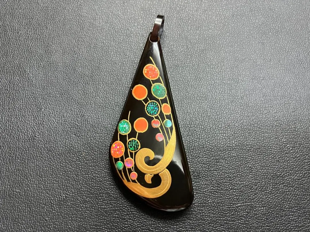 べっ甲 花モチーフ 金蒔絵 螺鈿 ペンダントトップ 光俊 在銘 鼈甲 レトロ べっ甲 蒔絵螺鈿 ネックレス（本べっ甲 蒔絵 螺鈿 ネックレス