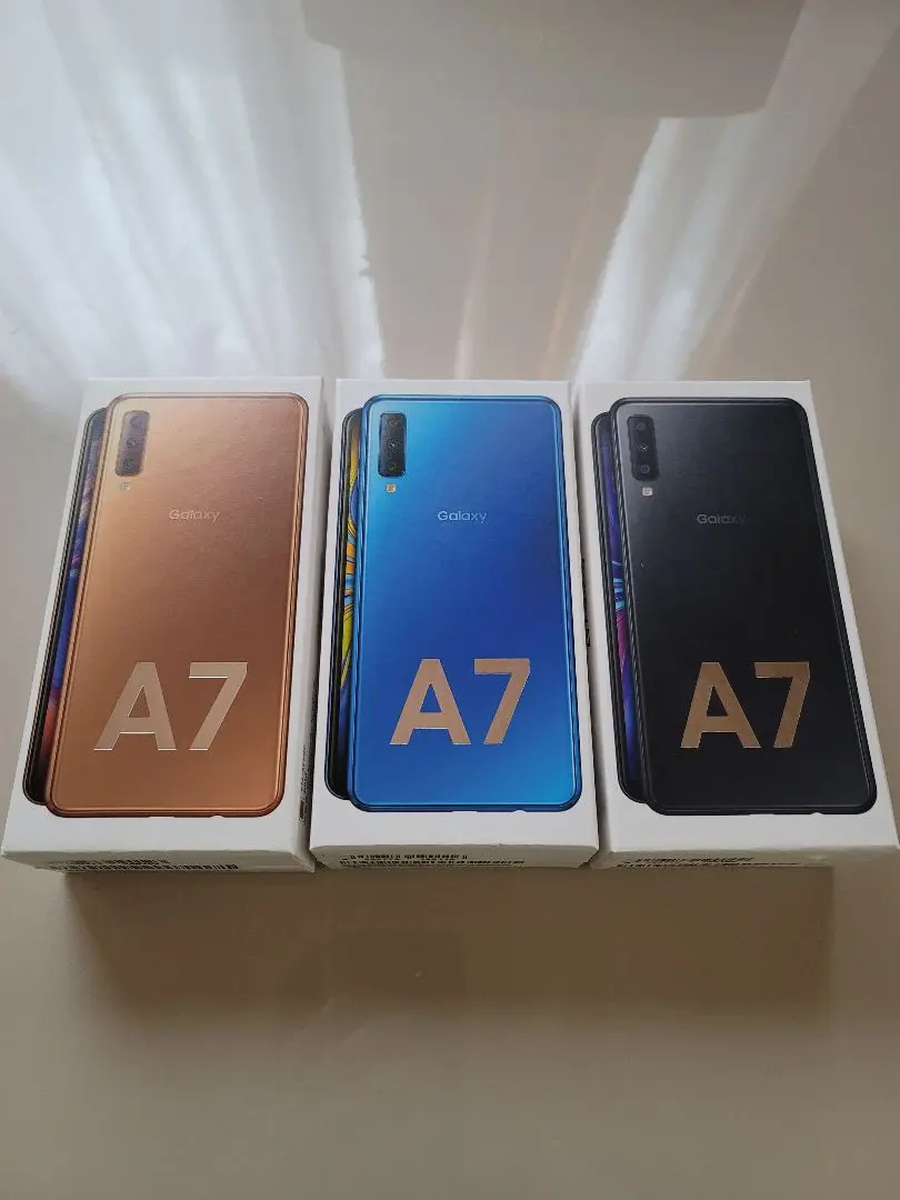 アキオ　Samsung Galaxy A7 ゴールド 本体と付属品　おまけ アキオ様専用 Samsung Galaxy A7 ゴールド 本体と付属品 おまけ