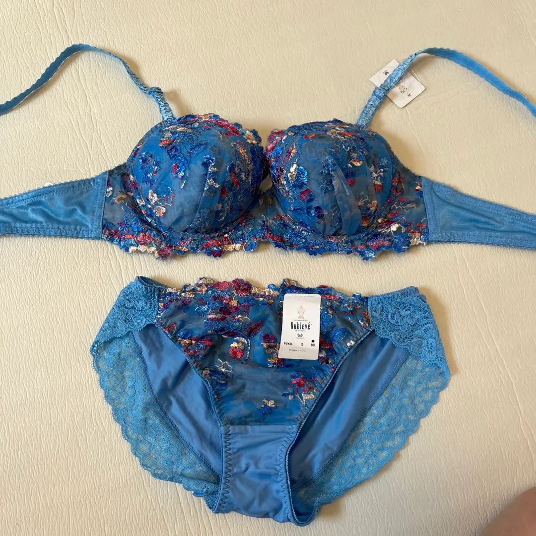 ★新品！ワコール デューブルベ ☆高級☆ オファリ 豪華 花刺しゅう ブラジャー Ｃ７０ / VI・３/４カップ！！ Yahoo!オークション -「ワコールデューブルベ」の落札相場・落札価格