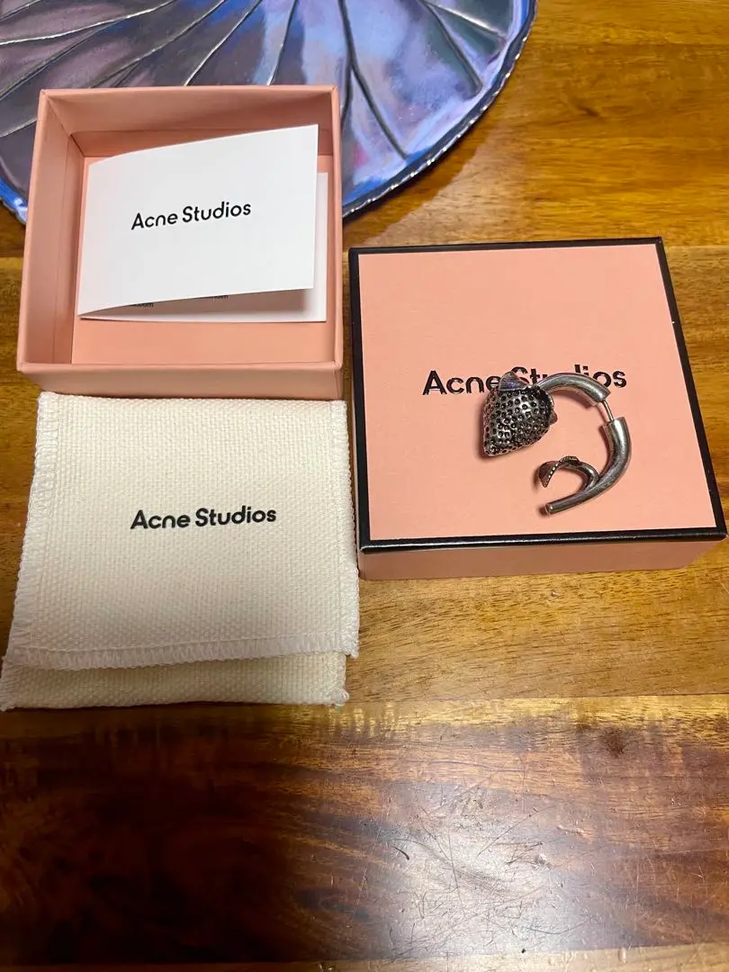 Acne Studious ピアス　アクネストゥディオズ片耳用　袋付 2025年最新】Acne Studios ピアス(片耳用)の人気アイテム - メルカリ