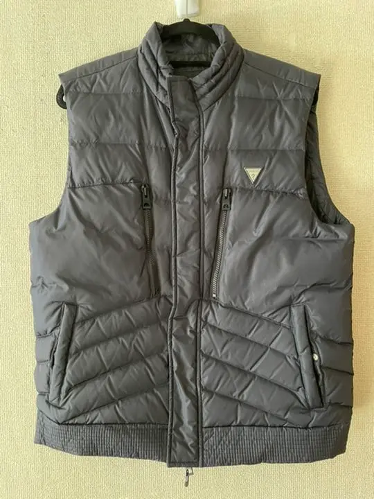GUESS - 再値下‼️ユニセックスGUESSダウンベスト　ライトグレーMサイズ　新品未使用 GUESS - 🔻再値下‼️ユニセックスGUESSダウンベスト ライト