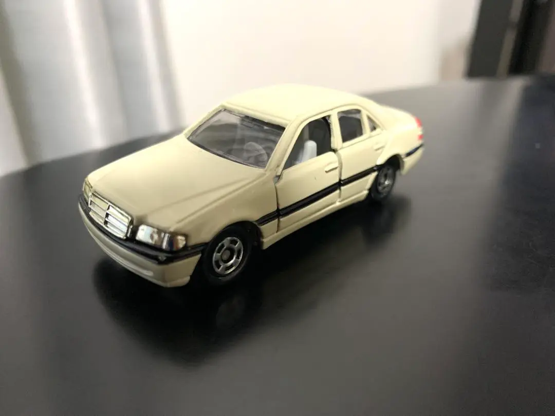 トミカ メルセデス ベンツ Cクラス クリーム色 トミカ □92 メルセデスベンツCクラスタイプの通販 by まあ