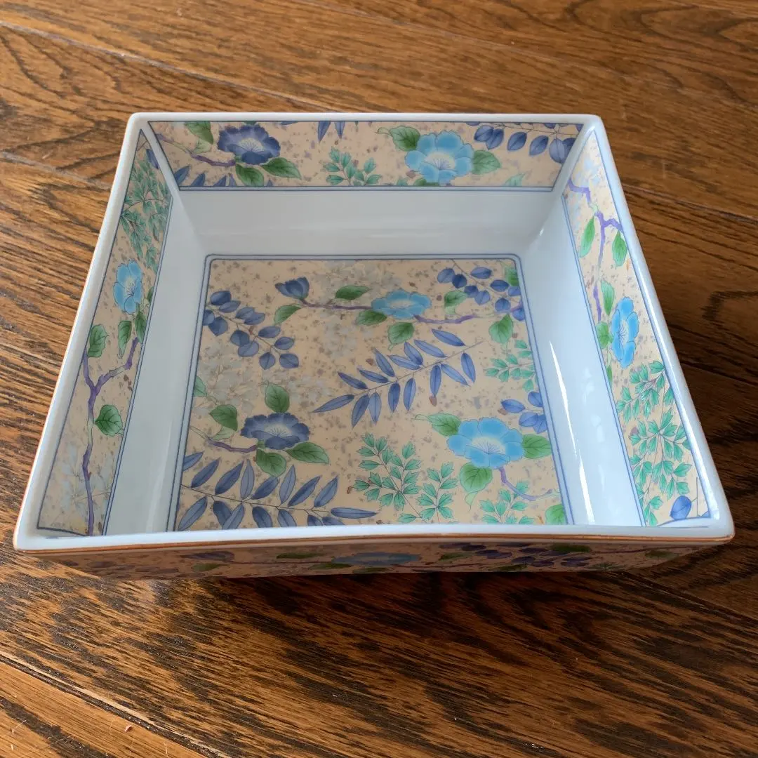 Thumbnail of Square bowl