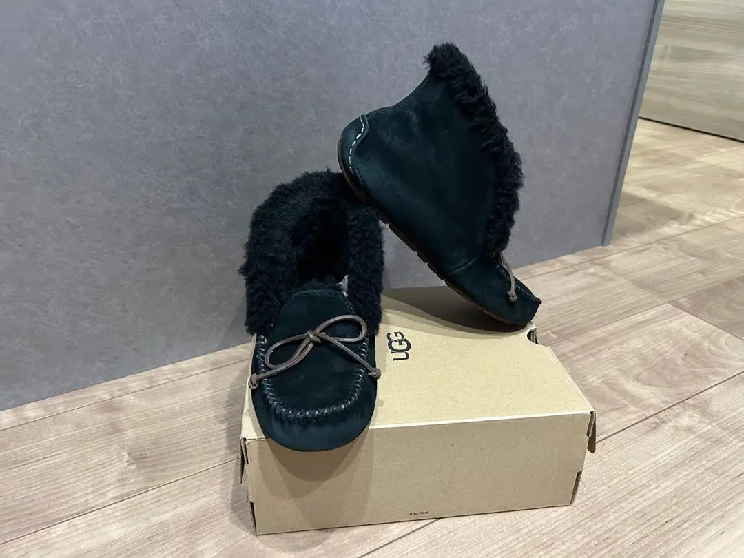 UGG Australia スニーカー アグ ハイカットレザー シューズ