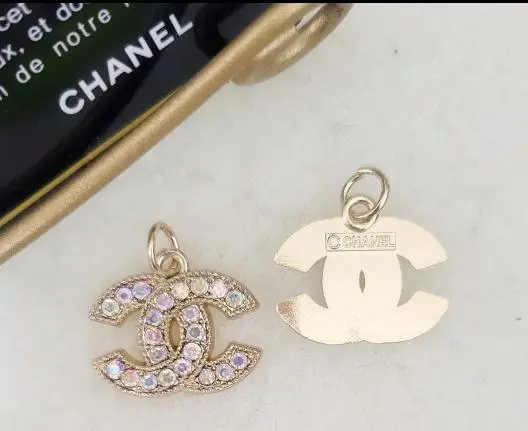 CHANELヴィンテージチャーム ガラスパール シルバーピアス 2025年 クルーズライン 新作 CHANEL シャネル ピアス ココマーク