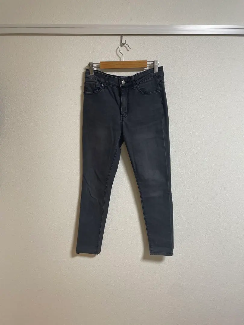 Thumbnail of Skinny jeans