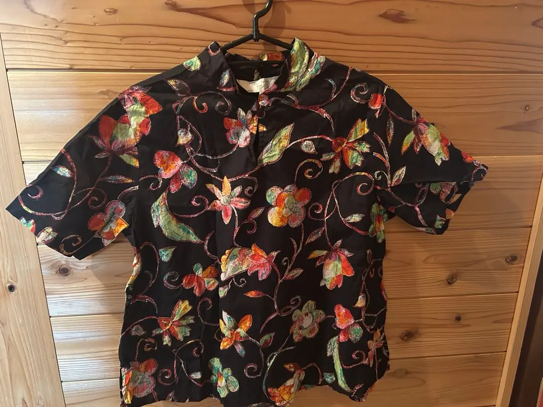 Thumbnail of Women's black floral print short-sleeved shirt and flared skirt set, size M