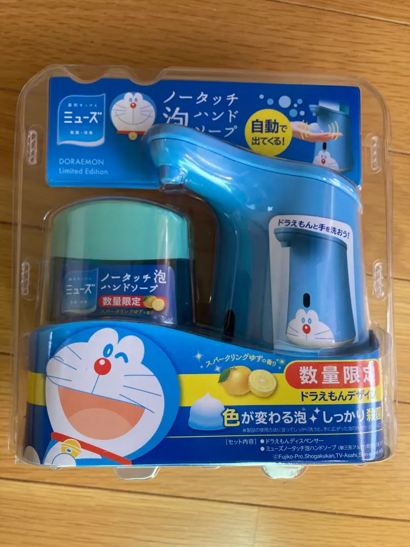 【全新未使用】美肌 哆啦A夢 免接觸泡泡洗手液 本體+補充包 的縮圖