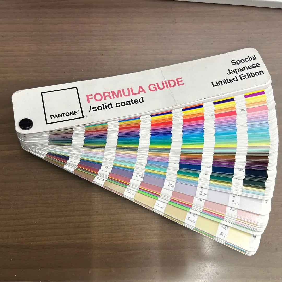 【未使用‼️】PANTONE PLUS Formula Guideパントン 2冊組 PANTONE パントン フォーミュラガイド 2冊組 コート紙、上質紙