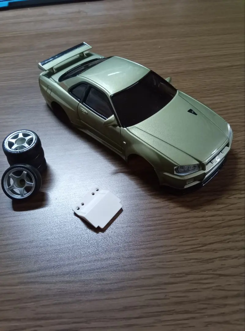 京商 Mini-Z Skyline GT-R 金色款 車殼 的縮圖