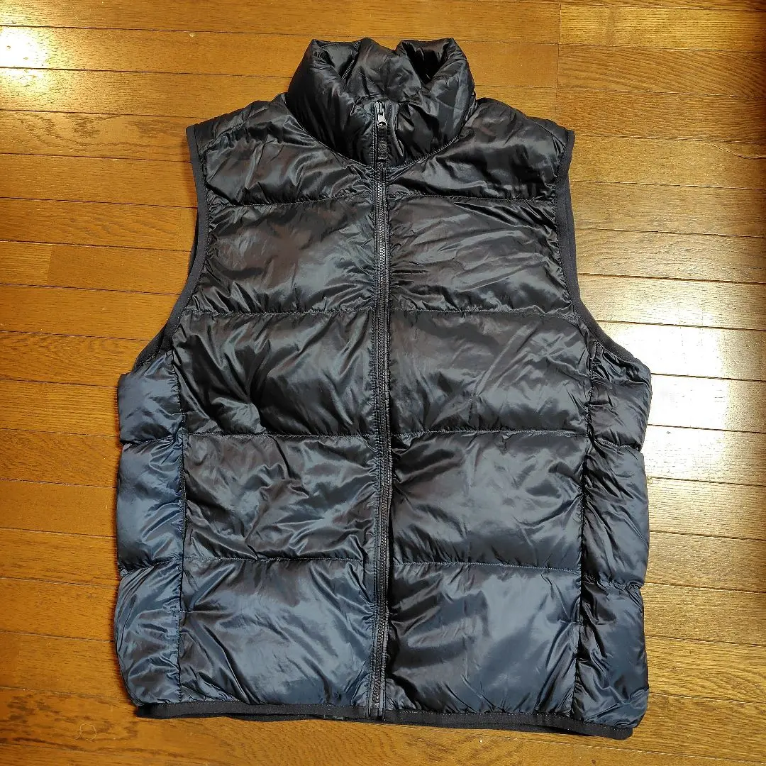 Thumbnail of UNIQLO Ultra Light Down Vest, Wide Quilt, M, Dark Navy