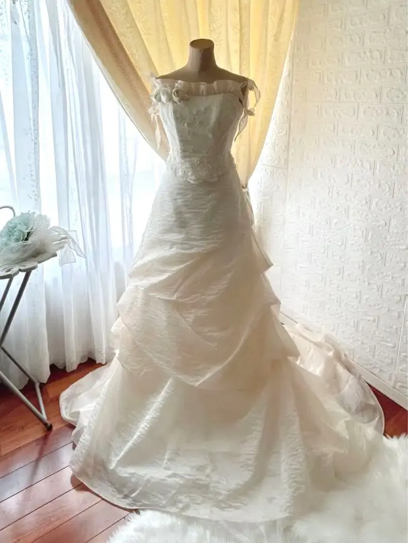 Thumbnail of Silk taffeta style separate dress, ivory off-shoulder wedding dress, concert