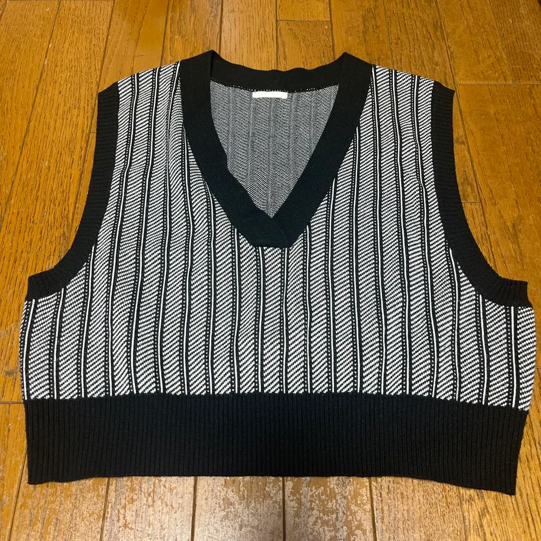 Thumbnail of ★☆ GU L size knit vest, black and white ★☆